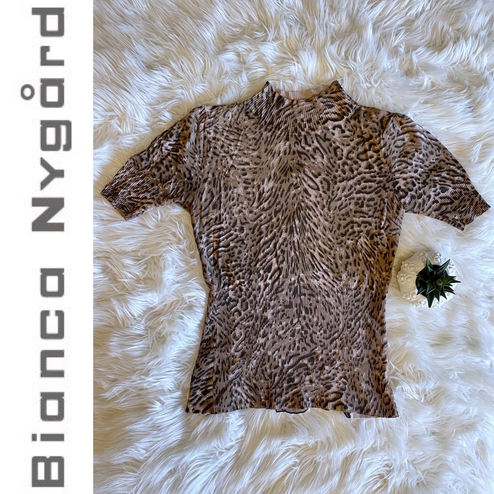 Leopard print mock neck short sleeve knit sweater